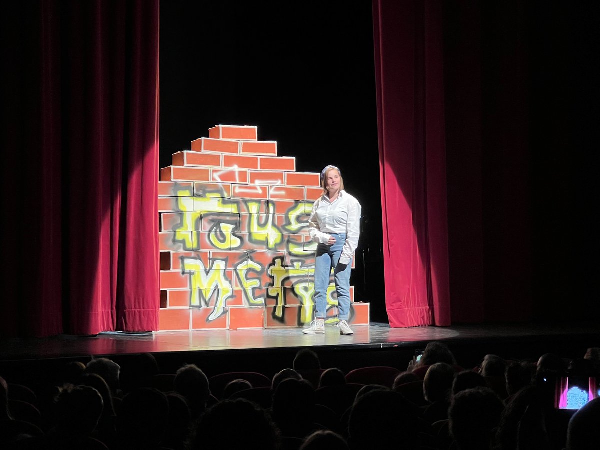 college_Vercel's tweet photo. Immense sucés 👏 pour la comédie musicale "Poussez les Murs !"🎼😍 le vendredi 10 juin à 20 h au théâtre des jacobins @villededinan grâce à @college_Vercel et @DinanAgglo ainsi que @DAACBretagne Merci aux chorales CHAM et Clg ainsi qu'au club théâtre 💯EAC ! https://t.co/n1WotODe8B
