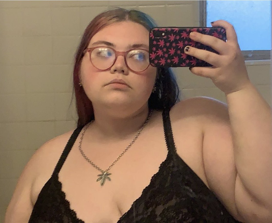 GR3YMAGIC's tweet photo. who wants to see my tits 👀 approach now before i go to bed and keep them to myself 😌 

cash cow findom paypig https://t.co/veBp8vN7af