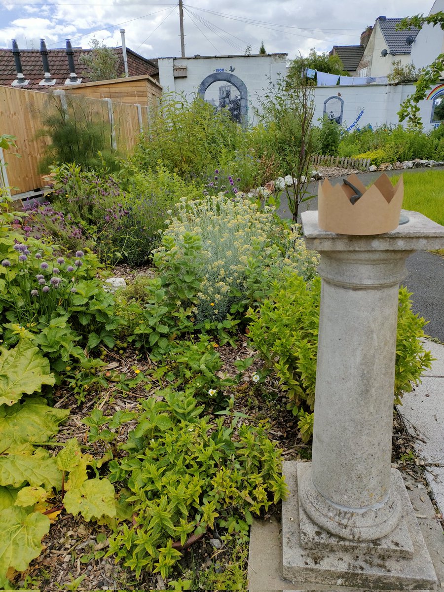 Thanks to @VPETHALTON for the use of the community garden last week for our #QueensofHalton Awards photoshoot with the fabulous @LilWonderPhoto 
Result of photos and awards on 1st July @TheStudioWidnes