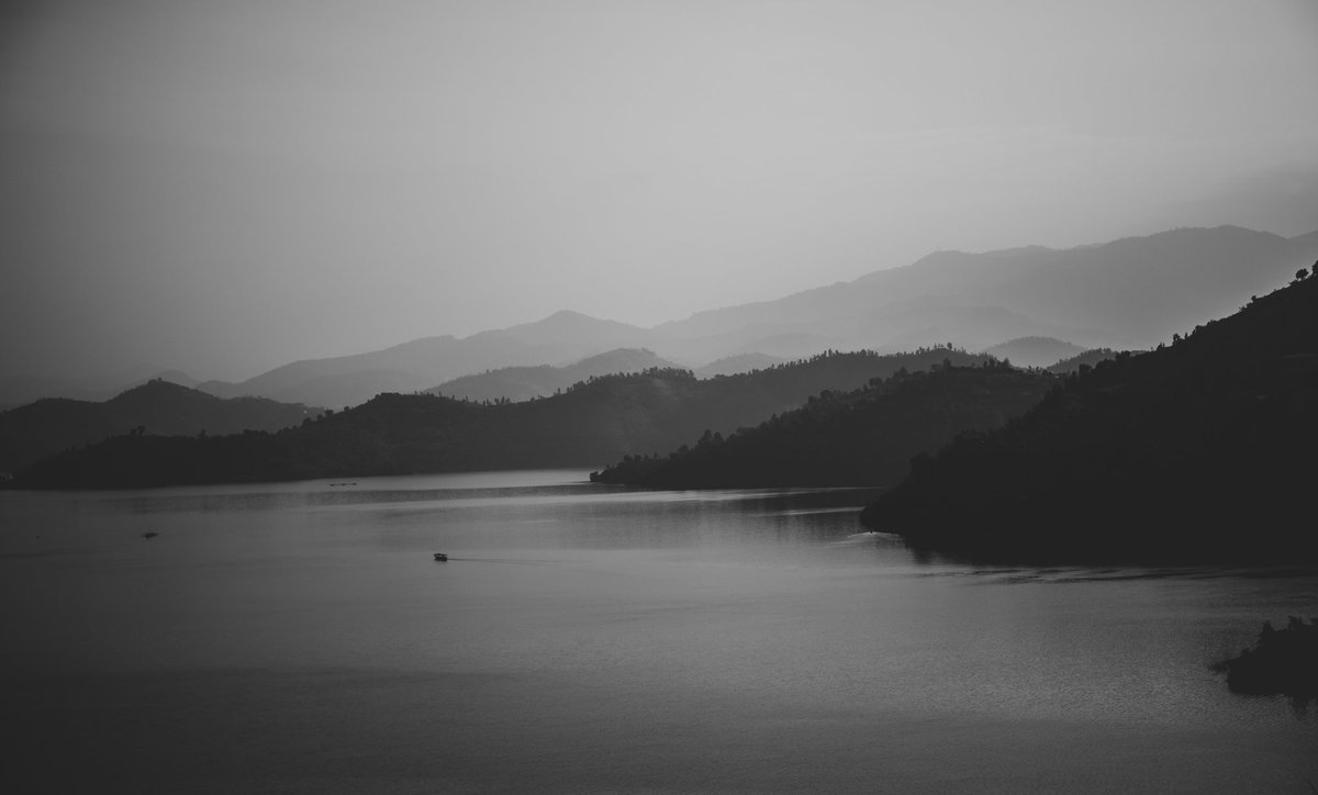 PMuzogeye's tweet photo. Monday, through my lens, let me take you to @KarongiDistr, our Paradise in @RwandaWest. If you're planning to visit #Rwanda 🇷🇼 for #CHOGM2022 or any other business, don't miss checking out this resort town. https://t.co/0dF63QA76O