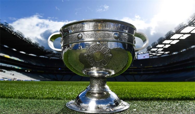 JoeSeward1's tweet photo. π΄ CORK V DUBLIN π΅
Draw for All Ireland SFC Quarter Finals π
βͺπ΄ Derry v Clare
π΅π΅ Dublin v Cork
π£βͺ Galway v Armagh
π’π‘ Kerry v Mayo
#GAA
#QuarterFinalDraw
#GAABeo
#corkgaa
#gaabelong
@mccartla https://t.co/BXw9nitJWn