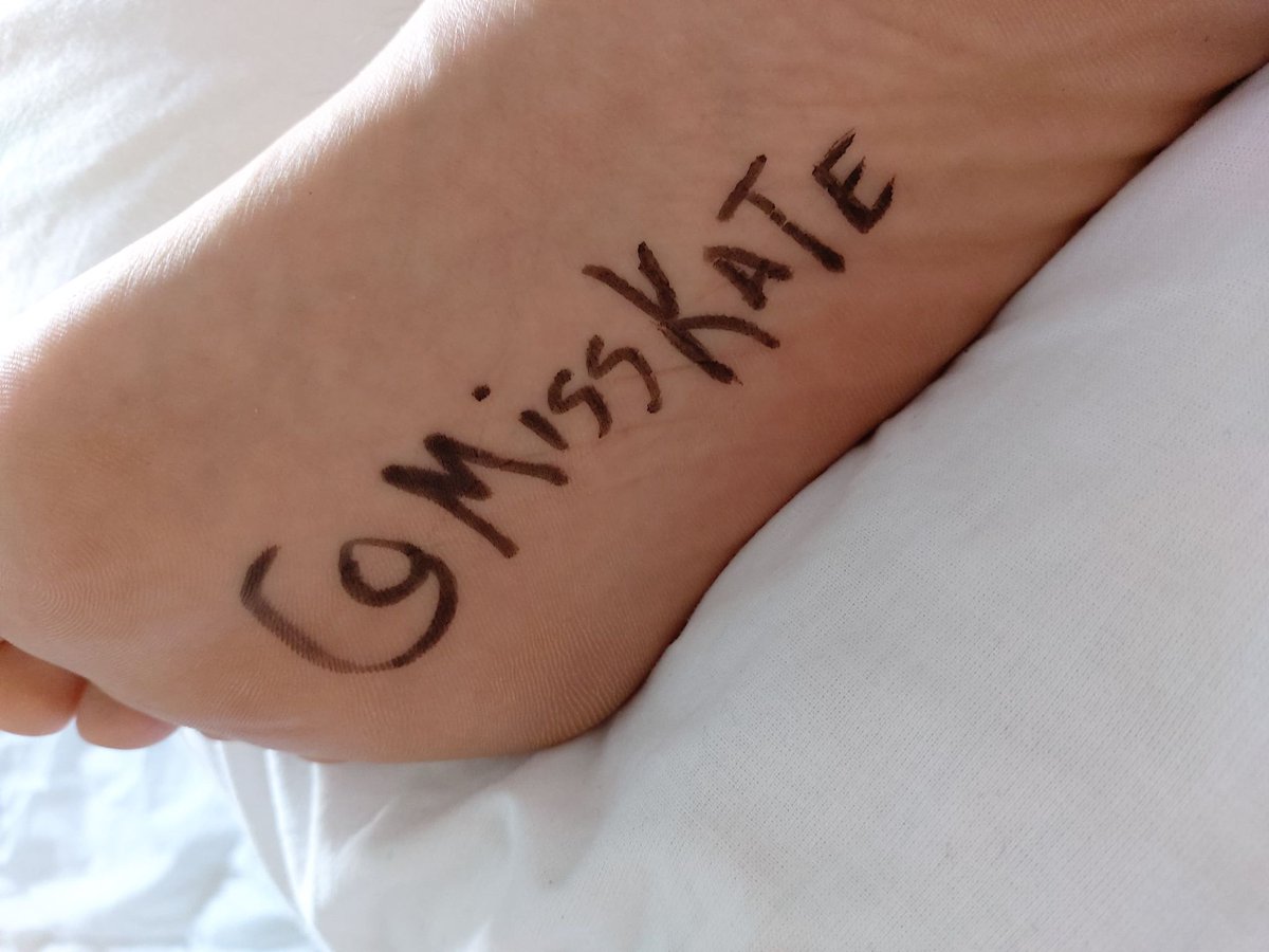 MissKate_IRL's tweet photo. Voilà ! Photos de certification ✅💎
Maintenant, sortez votre carte pour les offrandes 💸💋

#findoms #domina #soumis #moneyslaves #crypto #cashslave #misskate https://t.co/V05eEVAQBu
