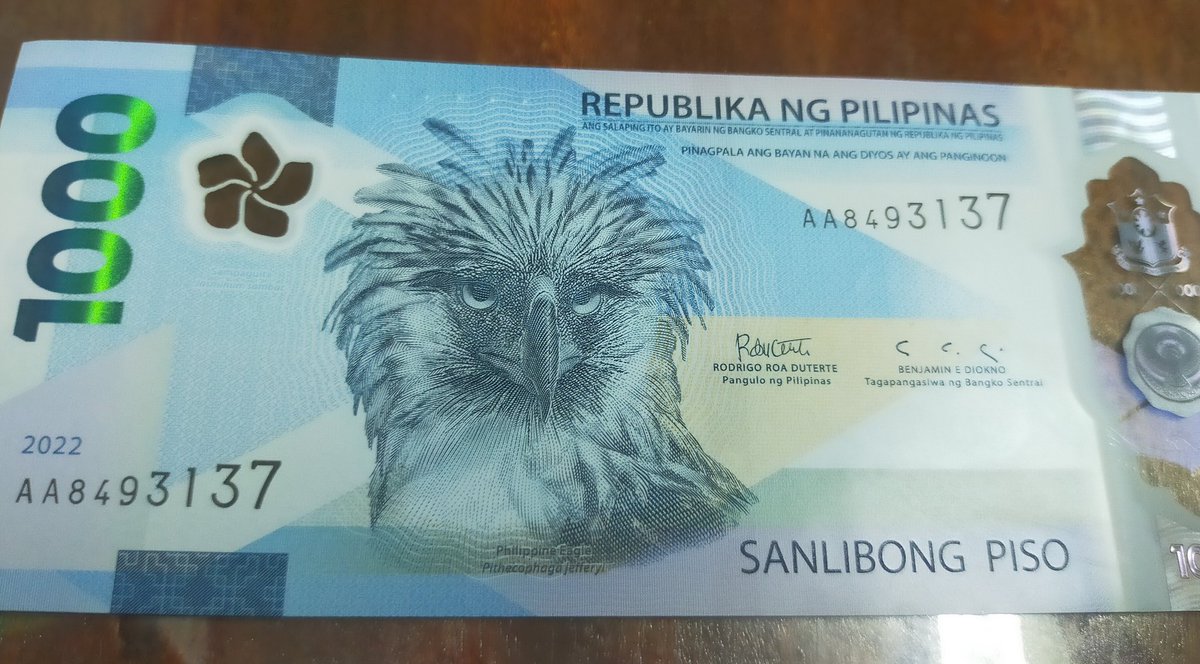 Roxieebooo's tweet photo. nakaka proud naman new bills natin, ang material same ng SG and UK plus ang ang pirma ni Tatay Digs and Sec. Diokno... #SalamatPRRD https://t.co/qORZBksAZl