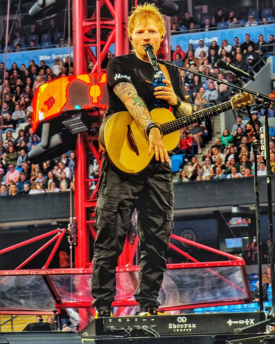 SoStarky's tweet photo. Can we just appreciate the fact that Ed sheeran is a fucking king?! @edsheeran https://t.co/1TAe9ygGOe