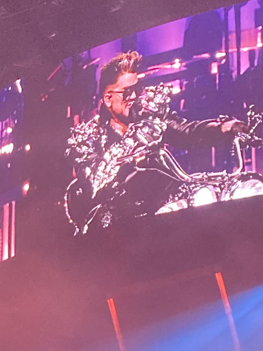 abimac84's tweet photo. Absolutely buzzing still at how amazing last night was. Incredible musicians and legends. @adamlambert @DrBrianMay @OfficialRMT https://t.co/fRbsYROs7R