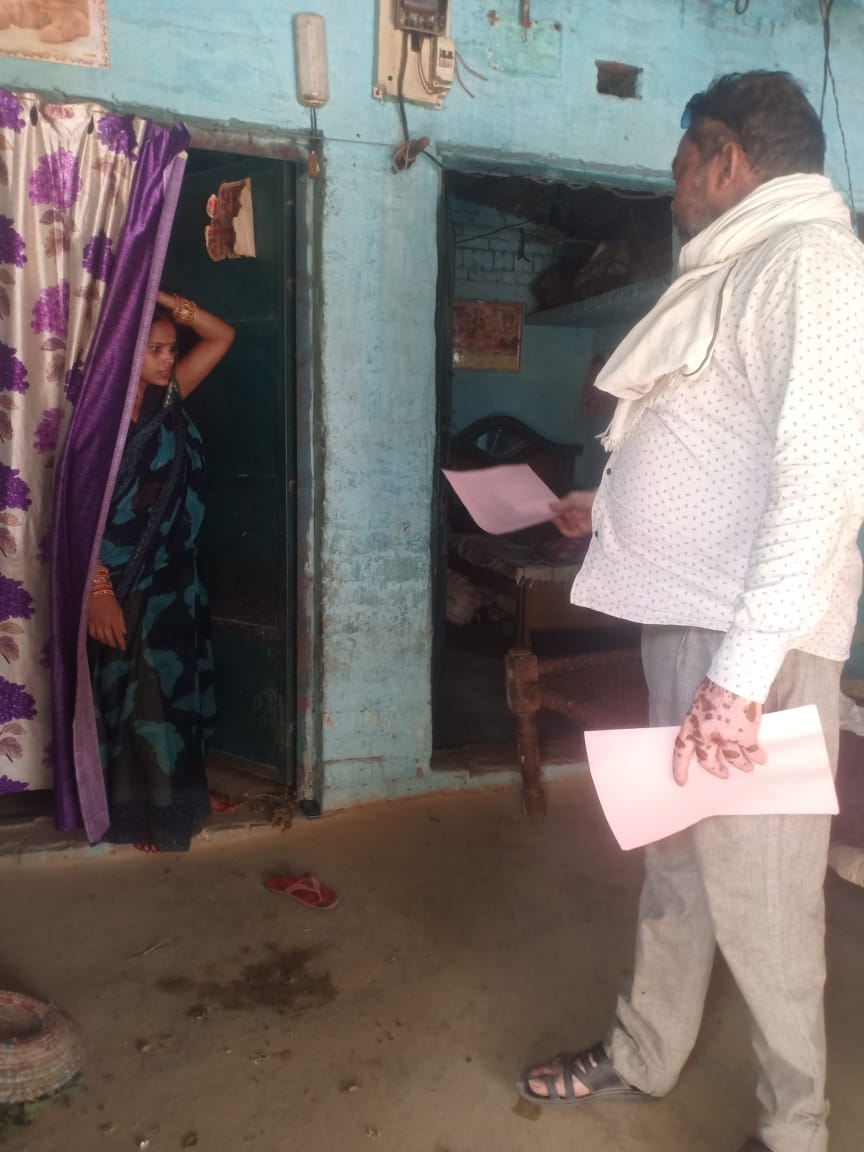 DVVNLKANNAUJ's tweet photo. तिर्वा ग्रामीण क्षेत्र में विद्युत विभाग टीम द्वारा OTS के तहत बकायेदार उपभोक्ताओं को नोटिस देकर योजना की जानकारी देते एवं बिल जमा करने के लिये प्रेरित करते हुए। @dvvnlhq @mduppcl @UPPCLLKO @MDDVVNL @UppclChairman @DvvnlDirComm @aksharmaBharat https://t.co/S2jqxCKQ0t