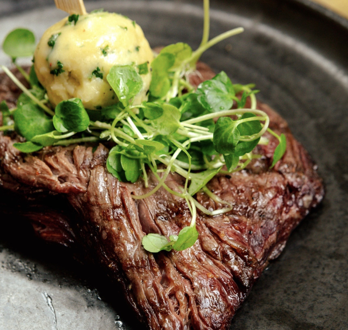 BeRichmondUK's tweet photo. 'Mid week treat for the Richmond steak lover' alert! @144onthehill will be serving steak and a perfectly paired glass of wine for just £25 available Monday to Wednesday - why wait for the weekend?
📸Helin Food Photography
#liveworkexplore #midweekoffer#visitrichmond https://t.co/Da9drbR0Jf