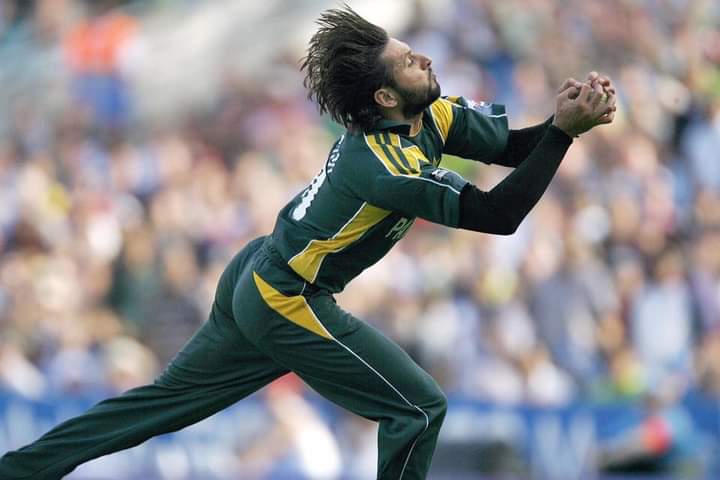 usmansatti476's tweet photo. #OnThisDay in 2009, @mdk_gul classic bowling spell(5/6) & @SAfridiOfficial's brilliant allround show(29* & 1/17) helped Pakistan 🇵🇰 to seal famous victory over New Zealand 🇳🇿 in WT20. #BoomBoom #Guldozer 👏👏 https://t.co/wUtJ66AeOD