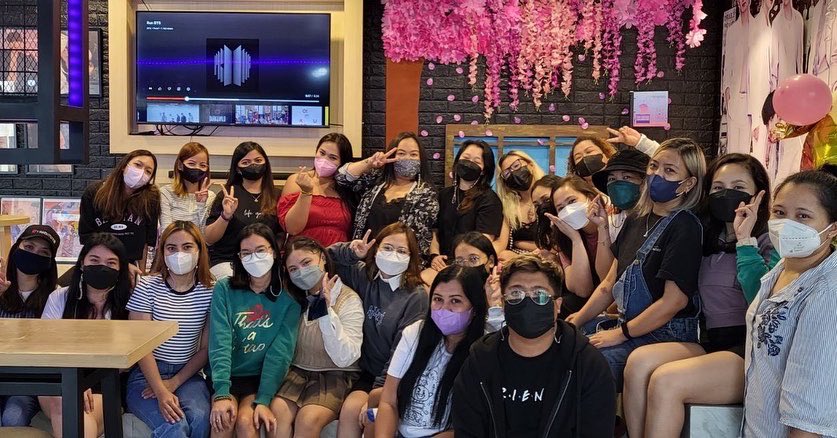 JaimaisBrew's tweet photo. Behind-the-scenes of our Day-2 #9YearsOfSpringWithBTS cupsleeves event. (more photos to be uploaded on our Facebook page). ✨✨✨ https://t.co/CC0XWX4Uic