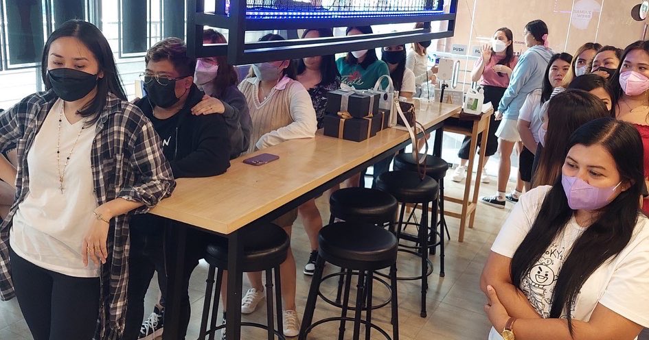 JaimaisBrew's tweet photo. Behind-the-scenes of our Day-2 #9YearsOfSpringWithBTS cupsleeves event. (more photos to be uploaded on our Facebook page). ✨✨✨ https://t.co/CC0XWX4Uic