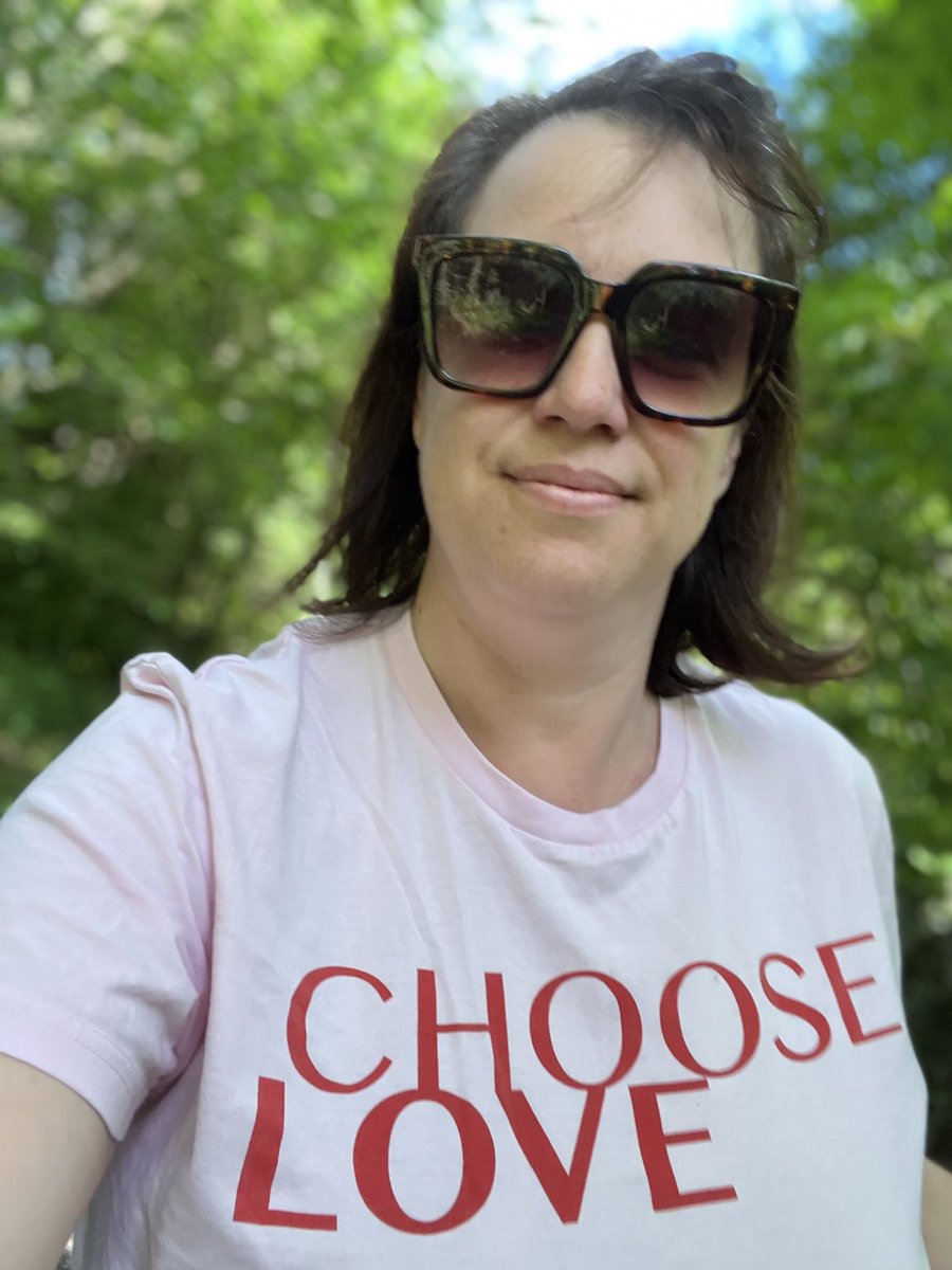 adelel1980's tweet image. The message from me and my double chin this morning 🤣🧡🧡🧡🧡🧡