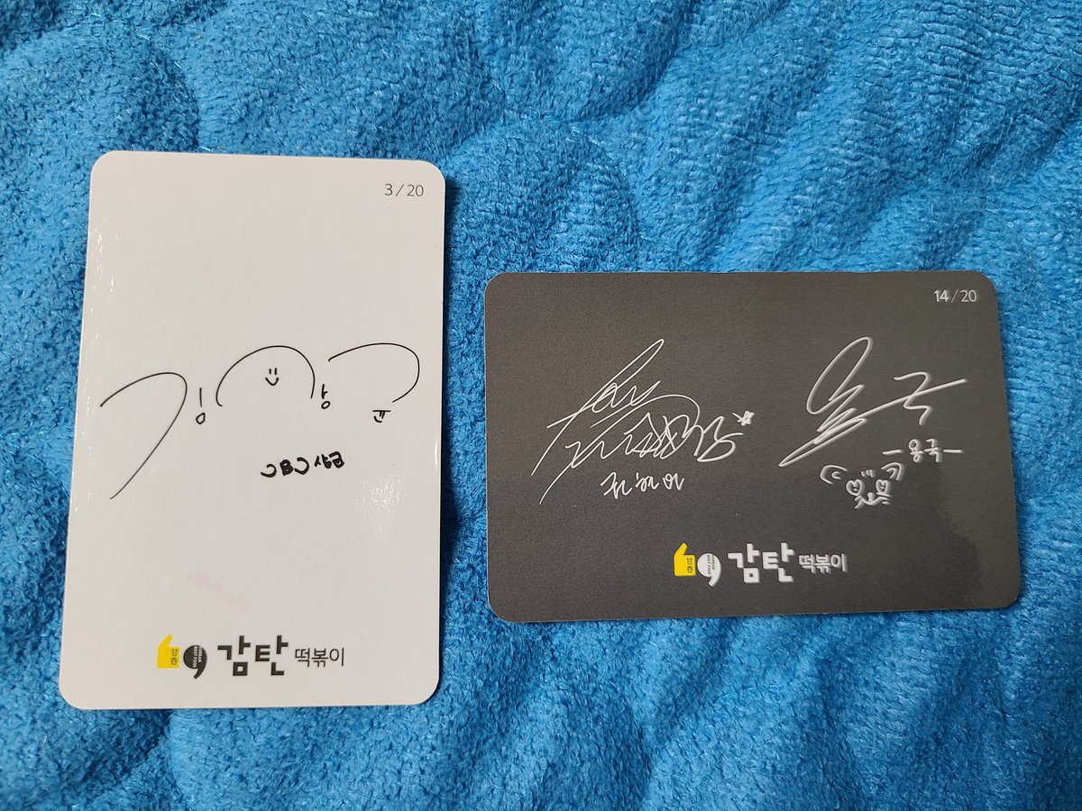baroflower0613's tweet photo. (무료 나눔) JBJ 감탄떡볶이 포카 2장과 현수막 일괄: 0원 

굿즈 거래하다 덤으로 받았어요.
필요하신 분 계시면 배송비만 받고 보내드릴께요
현수막 크기: 가로 280x세로50cm 정도 됩니다. https://t.co/lXU6UwQJEM