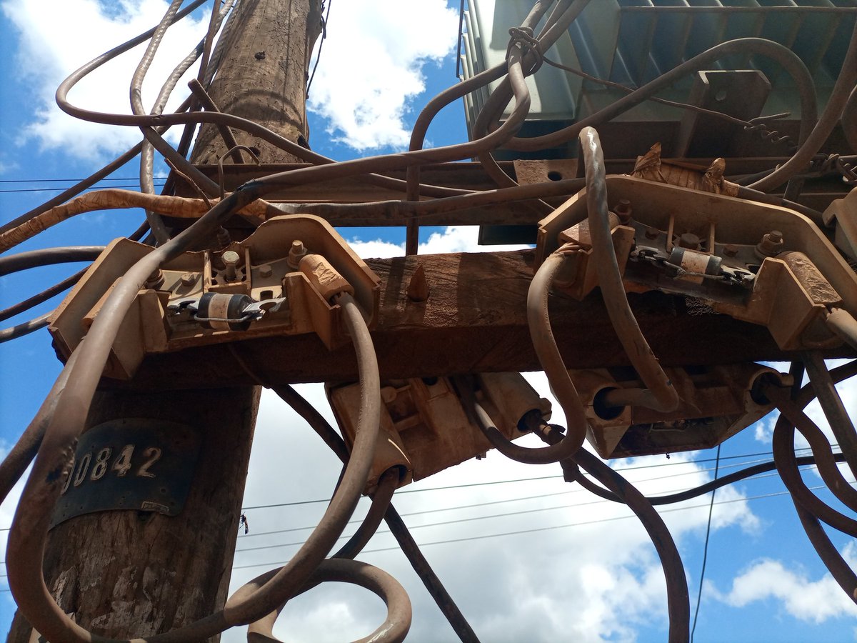 mikesonking8's tweet photo. @KenyaPower_Care @kplc Kikuyu sort this issue out. We pay for and get taxed, yet you can't afford to fix fuses.... Act on this ASAP https://t.co/sRrHROCf8w