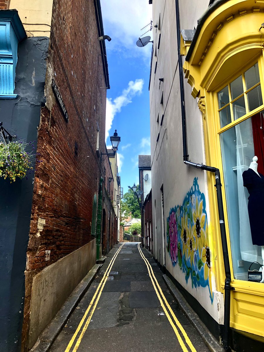 ExeterLiving's tweet photo. Happy Monday! Sunny pops of colour on Friernhay Street, just off Fore Street π
πΈ by @harrietavn
#exeter #exeterstreets https://t.co/o7IAaA86w4