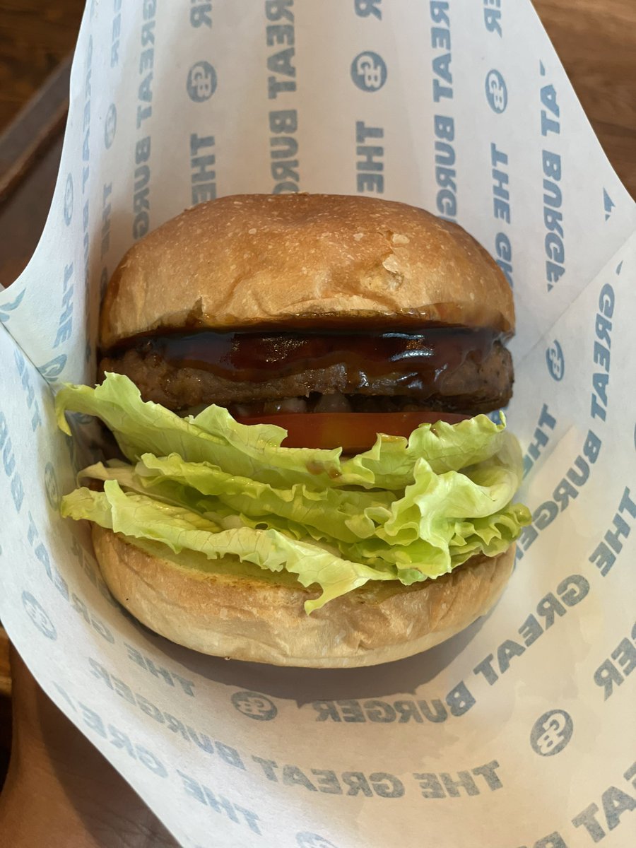 週の始まりのビジネスランチミーティングは@the_great_burger さんで、地球環境にも、カラダにも優しいミートレスフューチャーのテリヤキバーガーを食べながらスタート🍔

#プラントベース #プラントベースバーガー #ミートレスマンデー #ミートレスフューチャー　#ヴィーガン　#グレートバーガー