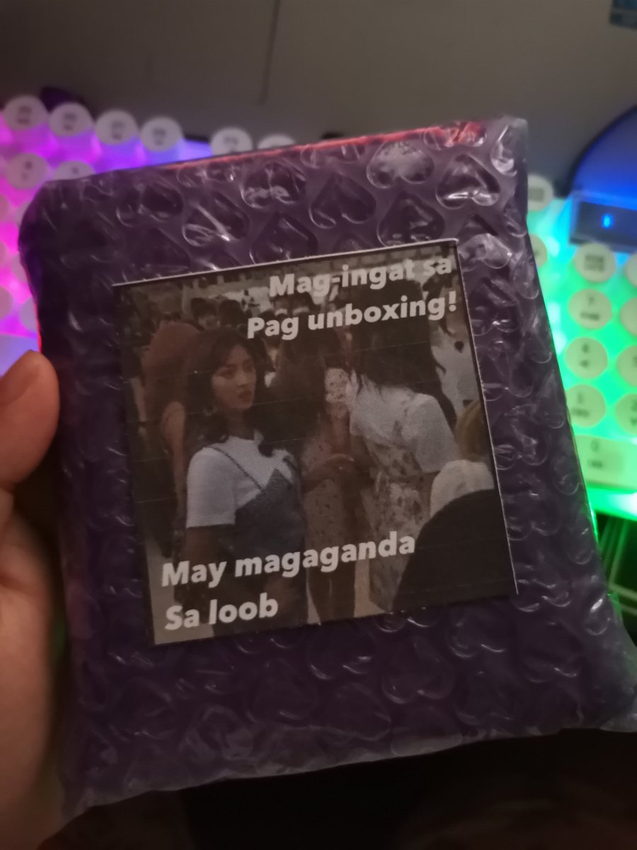 se0kminn13's tweet photo. ANG QT TALAGA NG PACKAGING HUHU tysm @crlee_sky !! ganda saur much 😭😭 thank youu po for the smooth transaction >< 🤍
#charleefeedbacks https://t.co/dWDcVKSPr4