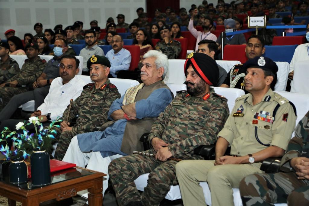 Whiteknight_IA's tweet photo. #WhiteKnight50
#WhiteKnight_IA celebrated Golden Jubilee Raising Day.Hon'ble Lt Governor J&K & #ArmyCdrNC graced the occasion with their presence.Hon'ble Lt Governor complemented all ranks for maintaining peace&stability in the region.
#AmritMahotsav
@adgpi
@NorthernComd_IA https://t.co/tSBrDUsRuq