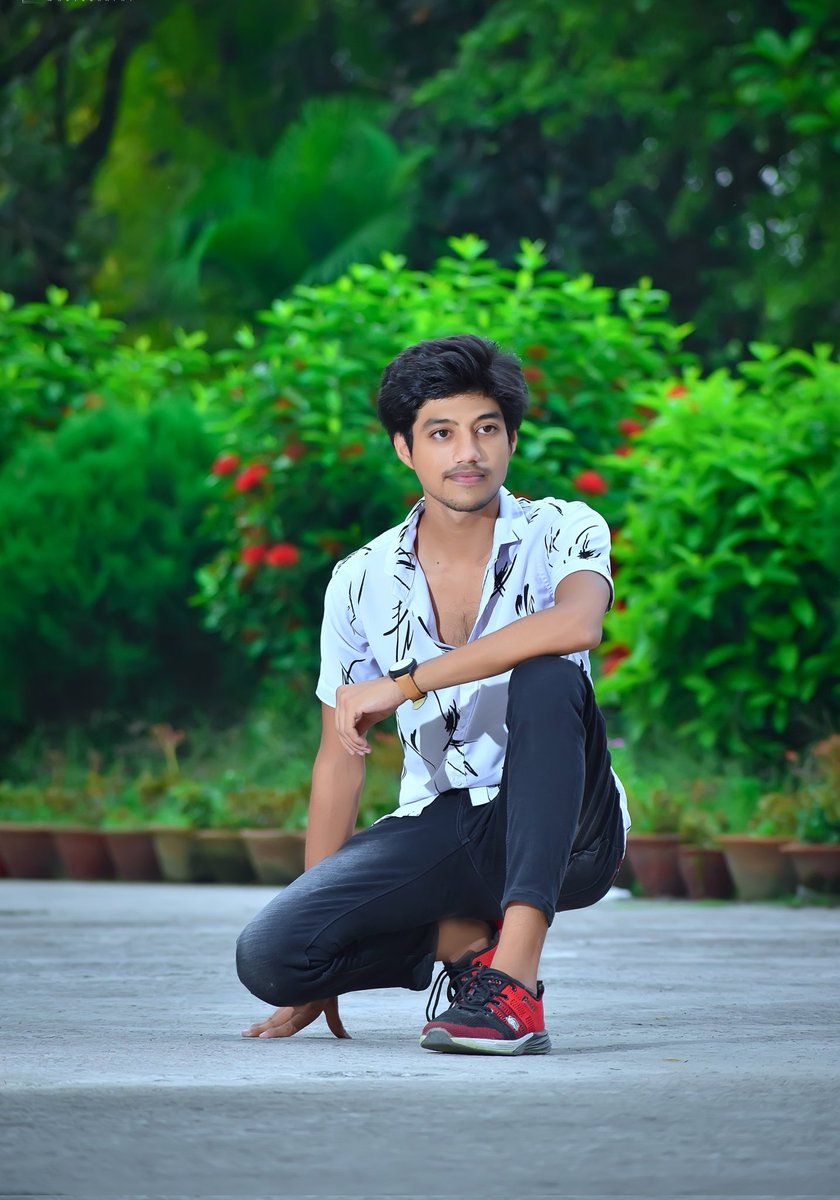 “অতিরিক্ত কোন কিছুই
ভালাে না।
‘অতি’ শব্দটাই খারাপ!”