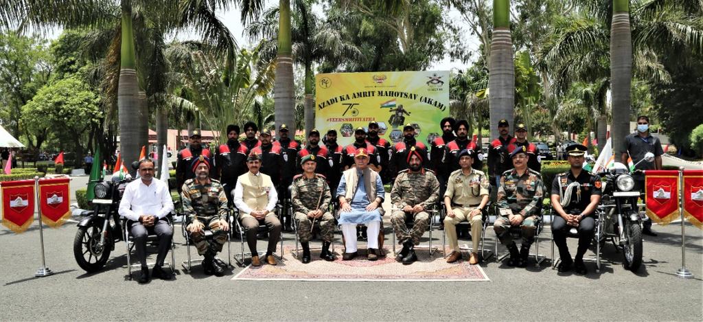 Whiteknight_IA's tweet photo. #WhiteKnight50
@WhiteKnight_IA celebrated Golden Jubilee Raising Day. #VeerSmritiYatra was flagged in by Hon'ble Lt Governor J&K.15 riders traversed through spines of Himalayas covering 600 kms in 06 days paying tribute to the bravehearts.
#AmritMahotsav
@adgpi
@NorthernComd_IA https://t.co/EsVgoZXa9F