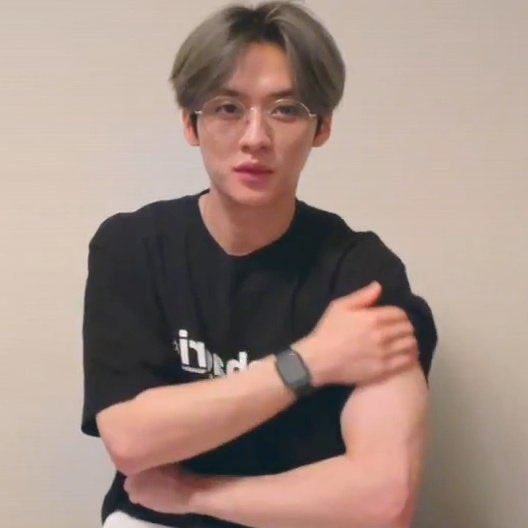 straykidslegend's tweet photo. this bangchan:                 this lee know: https://t.co/yzSSUSVdIU