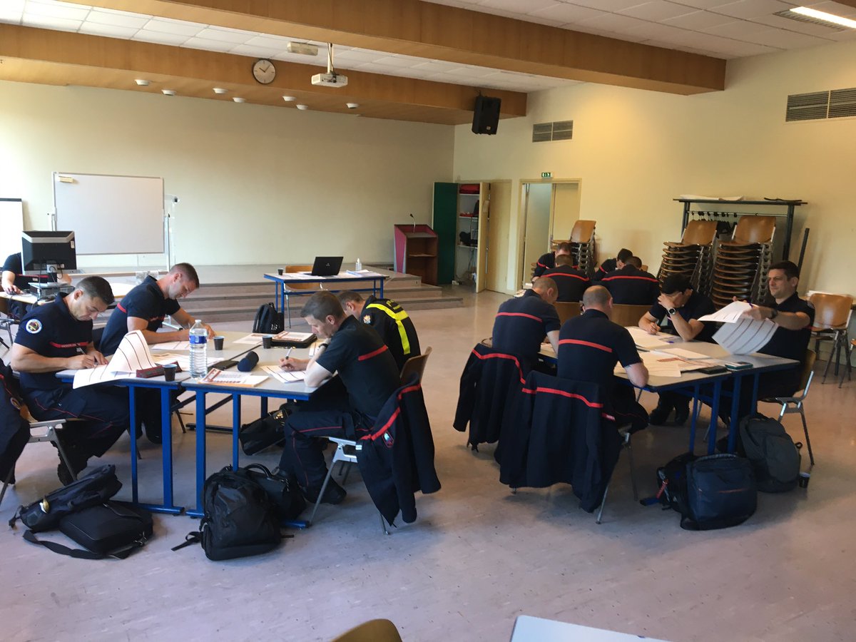 AlexandreCros's tweet photo. C’est reparti ! Le @Sdis76 accueille ce lundi un nouveau stage de chef de #cmic #rch3 avec des stagiaires en provenance des @SDIS_72 @uiisc1 @sdis91 @sdis56 @SDIS60 @sdis37 @SDIS14 @pompiers78 @sdis27 @SDIS_49 #nrbc https://t.co/Tp7wK5nGvQ