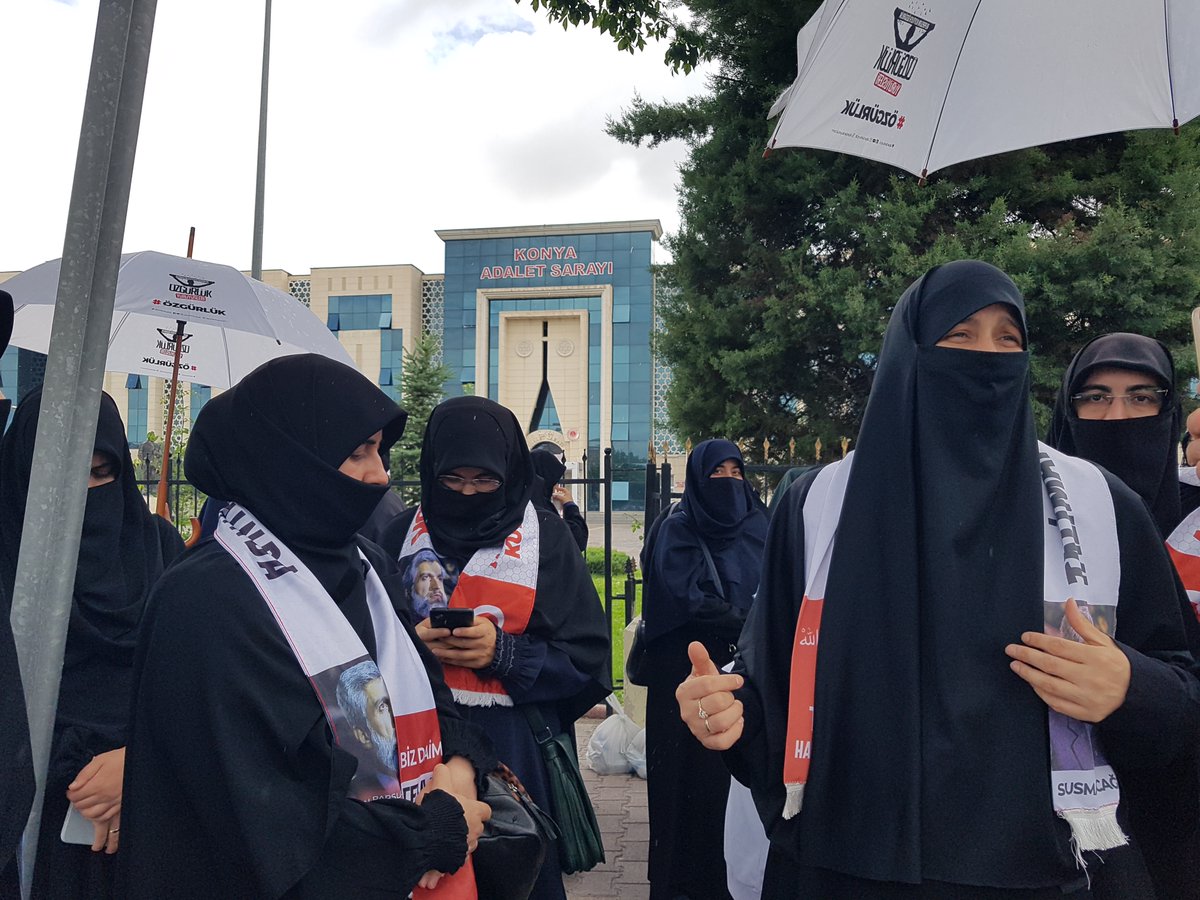 Konya Adliyesi Önünde Canlı Yayın!

Konya Adalet Sarayı Önünde Arkadaşlarını Bekleyen Furkan Hareketi Mensupları, Açıklama Gerçekleştiriyor!

#KonyaEmniyeti 
KonyaEmniyeti ÇıplakArama
youtube.com/watch?v=-B54Nh…