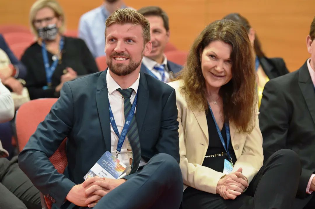 footballmed's tweet photo. Happy Monday! ☕ Show of hands, who would rather be back at #isoK22?! 🙋🏻‍♂️🙋🏿🙋🏽‍♀️ https://t.co/c8RVDu9P4t