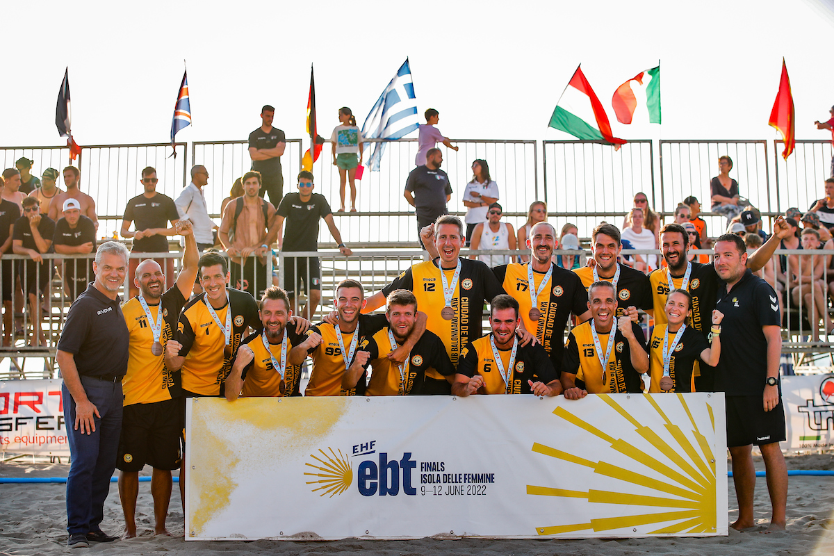 ☀️ 𝐁𝐮𝐞𝐧𝐨𝐬 𝐝𝐢𝐚𝐬 𝐛𝐚𝐧̃𝐚𝐝𝐨𝐬 𝐞𝐧 𝐛𝐫𝐨𝐧𝐜𝐞 🥉 @cats_Almeria <a href="/cbmpciudemalaga/">Fundación Fomento Deporte CBMP Ciudad de Málaga</a> 

©️ <a href="/kolektiffimages/">kolektiffimages</a> 

#DontWorryBeachHappy