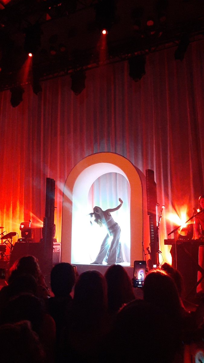 blousupremacy's tweet photo. Thank you @ashemusic, love you!
#faultlinetour #ashemunich https://t.co/UCZzGSYMKc