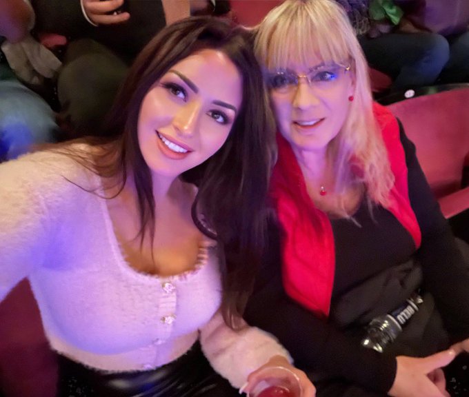 Happy Birthday @lornalyonssmith 💕  Sorry I can&rsquo;t be there today mum, I&rsquo;ll make it up to you as soon as<a class="tags" target="_blank" title="On Twitter" href="/?out=eyJ0eXAiOiJKV1QiLCJhbGciOiJIUzUxMiJ9.eyJpYXQiOjE3MjA3MjgzMzUsImlzcyI6InR3cG9ybnN0YXJzLmNvbSIsIm5iZiI6MTcyMDcyODMzNSwiZXhwIjoxNzUyMjY0MzM1LCJyZWRpcmVjdF91cmwiOiJodHRwczovL3R3aXR0ZXIuY29tL2xvcm5hbHlvbnNzbWl0aCJ9.BIJZ6XE7bSraCzc-ihSivj0d49KZxYPSI1MWpHVA5upedrnSTXRAj6RWnE4pB68wHII5oDTBVMQrwhm7MgN1aA">@lornalyonssmith</a><a href="/tag/dungeonsanddragonsmovie"class="tags"><span>#dungeonsanddragonsmovie</span></a>