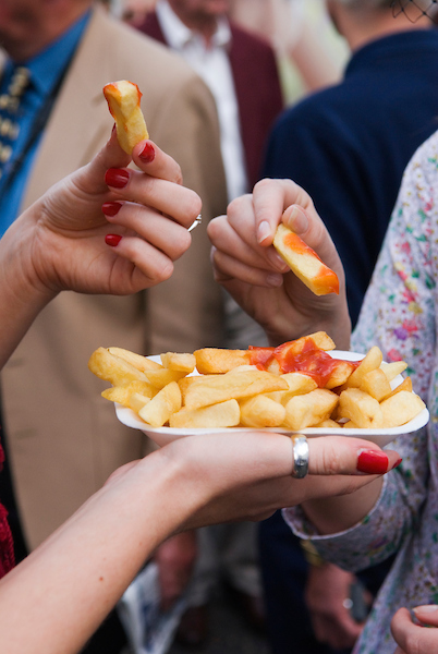 Fast Food, women eating chips from a polystyrene single use plastic plate 2000s Epsom Down at the The Derby horse racing. #singleuseplastic #photography #Archie #CHiPs #FastFood #photographer #photo #photojournalism #PHOTOS #photooftheday