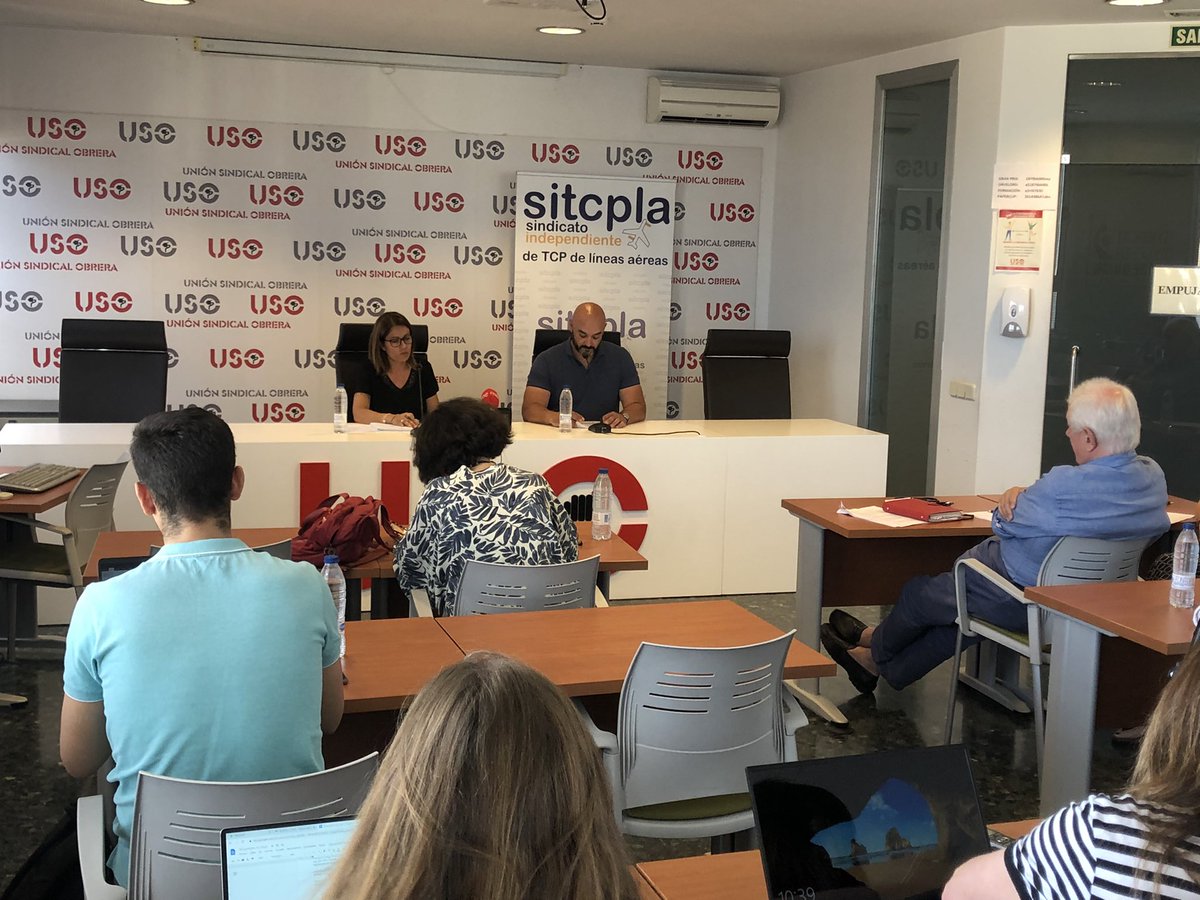SindicatoUSO's tweet photo. Manuel Lodeiro, vicepresidente de @sitcpla: Ryanair se ha levantado de la mesa de negociación del convenio para tcp y firma un acuerdo con CCOO solo para sus afiliados con condiciones ya conseguidas. Quiere anular a #USO y #SITCPLA porque reivindicamos mejores condiciones https://t.co/b9wbK39dBq