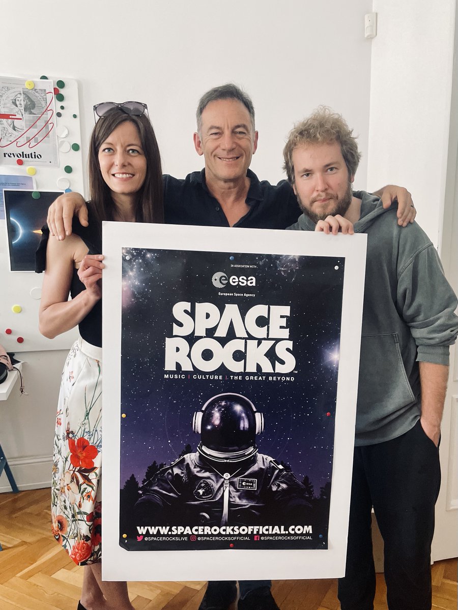 ScienceNowX's tweet image. @jasonsfolly visited us as a @BritishRedCross ambassador. He spoke to our Ukrainian friends, for whom @Sciencenowx became home after they fled from Ukraine attacked by Russia. The world turns out to be a small place for good people. @esa @spacerockslive @matchandspark thanks!