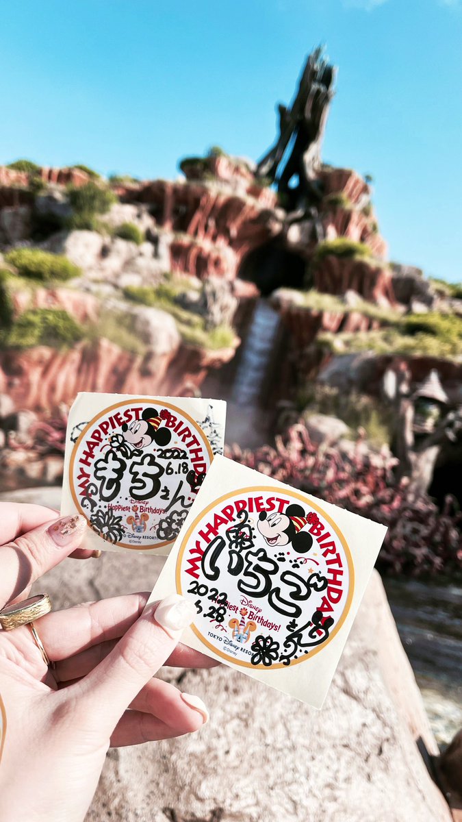 ミラベルバウンドに気づいて追いかけてきてくれたキャストさんとミラベルトークでめちゃくちゃ盛り上がり、バースデーシールも書いてもらいハピネスまで頂いて、、、😭✨✨
キャストお姉さん2人本当にありがとうございました!(同じマインドを感じたw) 