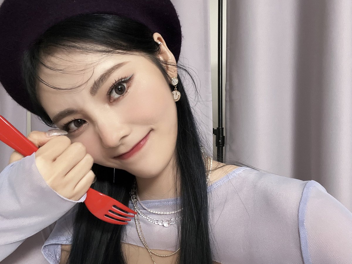 choerry on top tweet media