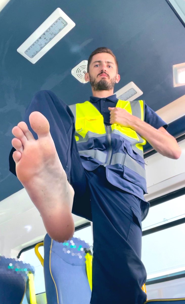 MasterDylanxxx's tweet photo. Alpha at work. Grovel subs. Beg to clean my feet. #alpha #cashmaster #tribute #king #master https://t.co/hiImuPedfc