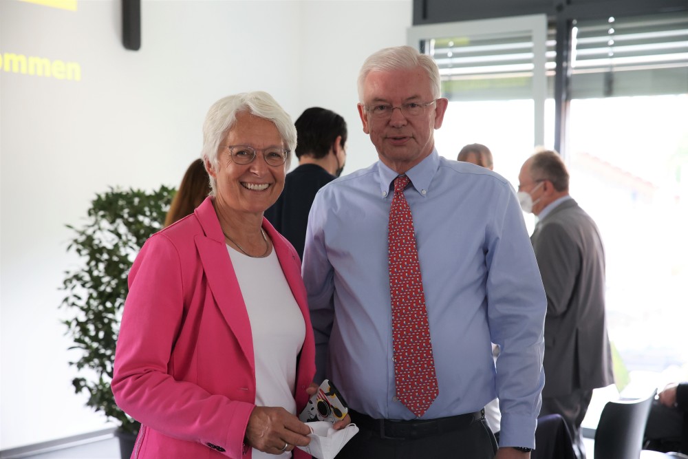 vodev's tweet photo. „Osteopathie in Hessen ist ein Leuchtturmprojekt“ / Erster akademischer Osteopathie-Studiengang Deutschlands feiert Geburtstag  https://t.co/6qHgT4XrsX https://t.co/r1KK0dHYua