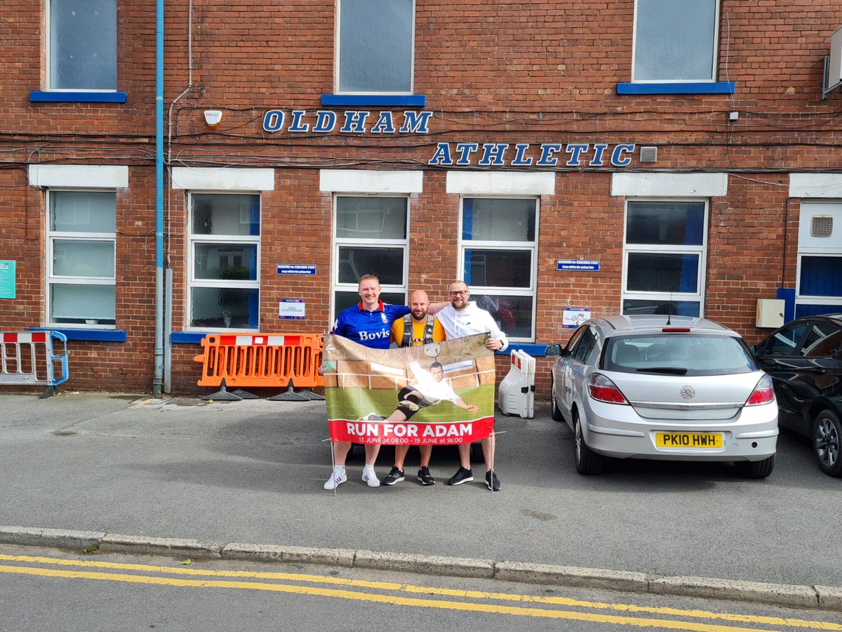 calcheetham78's tweet photo. Chris Greco is running from Oldham to Dunbar this week. 257 miles to raise money for Macmillan and to remember Adam Cheetham 
https://t.co/MOVRKe6FVy
#OldhamtoDunbar
#runforadam 
Bloody amazing @AndyCheets https://t.co/CjiCrJXVkE