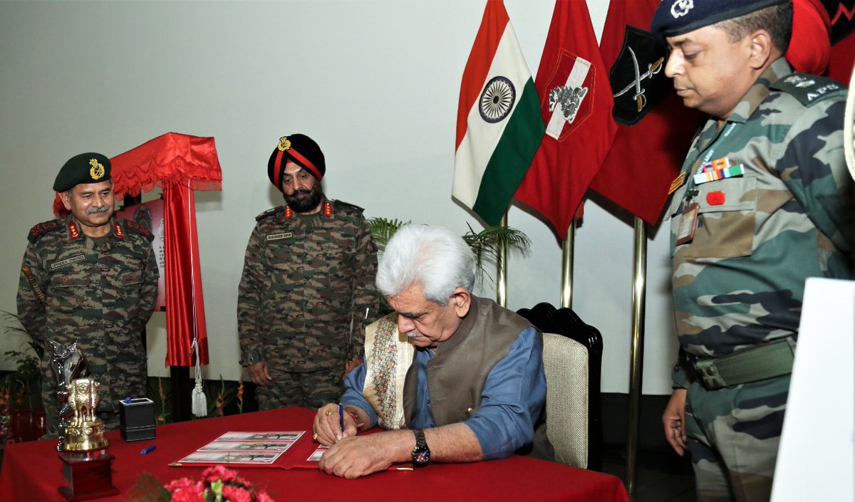 prodefencejammu's tweet photo. #WhiteKnight50
On Golden Jubilee Raising Day celebrations of @Whiteknight_IA, special First Day Cover released by the Hon'ble Lt Governor J&K, Shri Manoj Sinha to mark the momentous occasion.
#AmritMahotsav
@SpokespersonMoD
@OfficeOfLGJandK
@adgpi @PIBSrinagar
@NorthernComd_IA https://t.co/jY0OJuS2Cm
