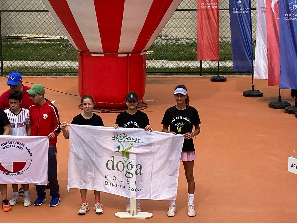 Ve FİNALDEYİZ
Türkiye Okul Sporları Ortaokul Yıldızlar Kız Tenis müsabakalarında   İTÜ Eta Vakfı Adana Doğa Koleji Ortaokul Tenis Takımımız Ataşehir Bahçeşehir Kolejini 2-0 2-0 2-0 yenerek Finale yükselmiştir.
Öğrencilerimizi tebrik eder başarılarının devamını dileriz
#Tenis