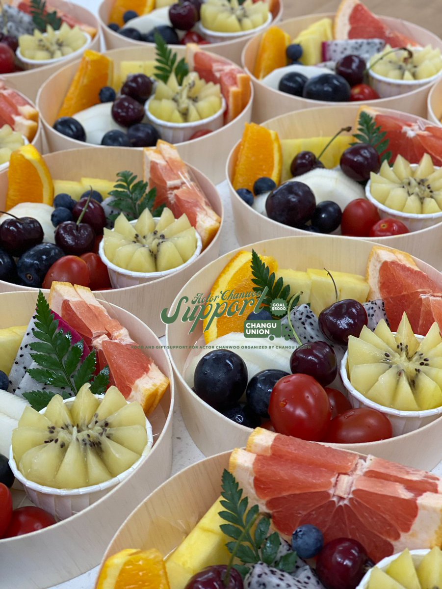 chanwoo_actor's tweet photo. 🚛 ACTOR CHANWOO SUPPORT by CHANGU UNION

The food support has arrived at #MyChillingRoommatePremiere site!
We sent a wreath, snack box, fruit box, and drinks for the cast and staffs🥰

Thank you Changu and iKONIC for making this project happen💚
#오싹한동거_많관부 #정찬우 https://t.co/dzYAb4dt7O