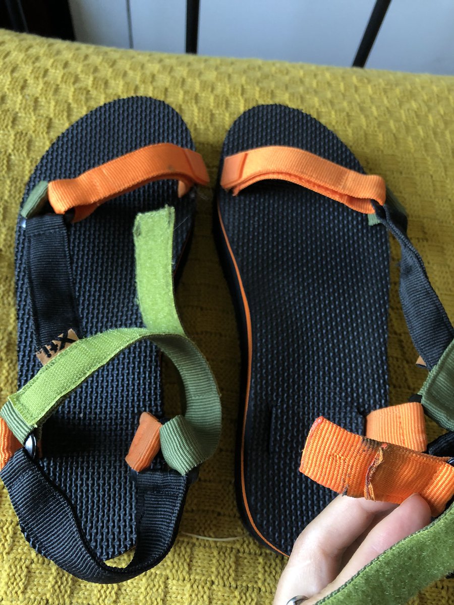 MelodieTyrer's tweet photo. @XTIshoes how have these shoes snapped completely out of the base when I’ve worn them twice?! Goodbye new Glastonbury sandals. Terrible quality, and not cheap. https://t.co/fyUYe2JxTA