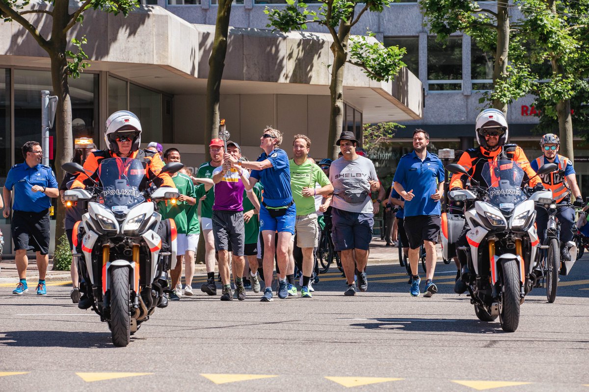 Die Vorfreude auf die National Games St. Gallen steigt: Im Rahmen des Fackellaufs trugen Athletinnen und Athleten gemeinsam mit Polizeifunktionären die Flame of Hope von unserem Gelände in den Kybunpark. 

Bilder: National Games 2022 St.Gallen
#stgallenmitallen #sg2022 #torchrun