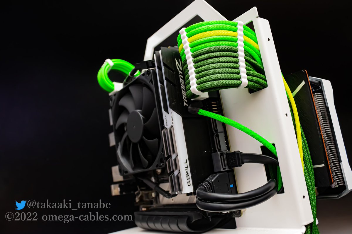 omegacables_jp's tweet image. オープンフレーム用のフルモジュラーケーブルを製作させていただきました！

ちょうどいい長さでPSU周りもスッキリ✨
まだ完成形ではないそうなので全体像は今は控えさせていただきます。

お時間いただきましたが、今後の進捗を楽しみにしております。
PC所有者様@takaaki_tanabe 

#スリーブケーブル