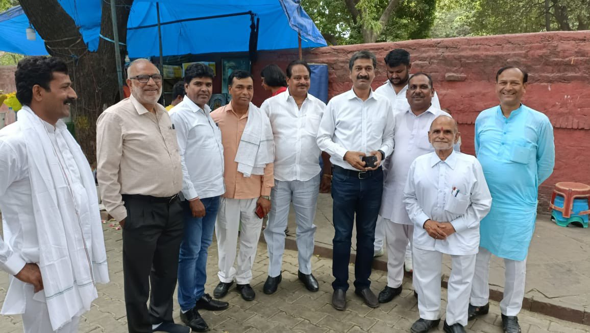 mudit_aggarwal's tweet photo. डरेंगे नही रुकेंगे नही।
पहले लड़े थे गोरों से,अब लड़ेंगे चोरों से।
जब लड़ना है चोरों से, तो आवाज़ उठेगी जोरो से।

श्री राहुल गांधी जी और कांग्रेस से इतना डर क्यों ? सारा देश आज राहुल जी के साथ है।@INCIndia @INCDelhi @RahulGandhi 

 #IndiaWithRahulGandhi https://t.co/nnaGc8b64B