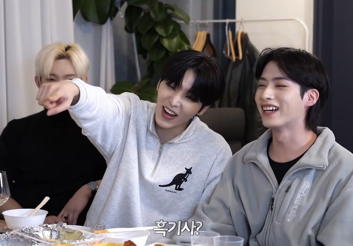 OUTONEUS's tweet image. hello !
this is a new account dedicated to posting out of context pictures and videos of #ONEUS &amp;lt;3

please rt/like to reach more people !