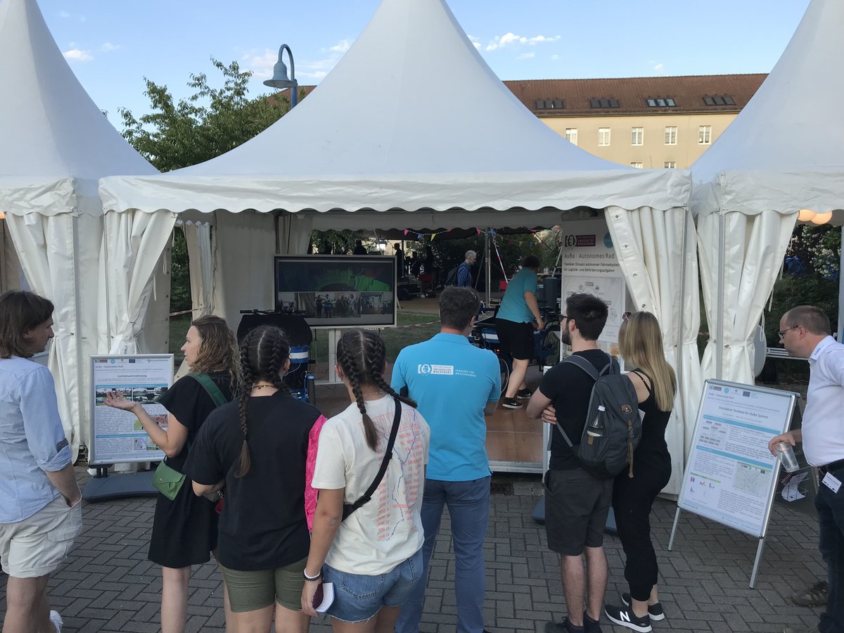 Unser Stand bei der <a href="/LNdW_Magdeburg/">Lange Nacht der Wissenschaft Magdeburg</a> am vergangen Samstag. Es hat richtig Spaß gemacht! #magdeburg