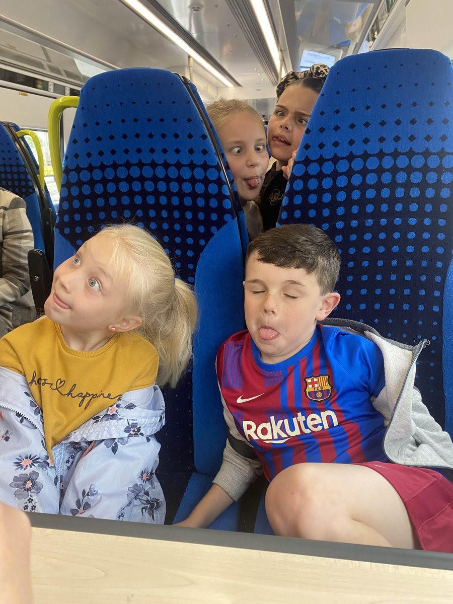 amydean92x's tweet photo. Louis &amp; Nevaeh Bumped into there friends Holly &amp; Ella ❤️ @PCPPenguins @PCPKangaroos https://t.co/EDbbx3SlWb