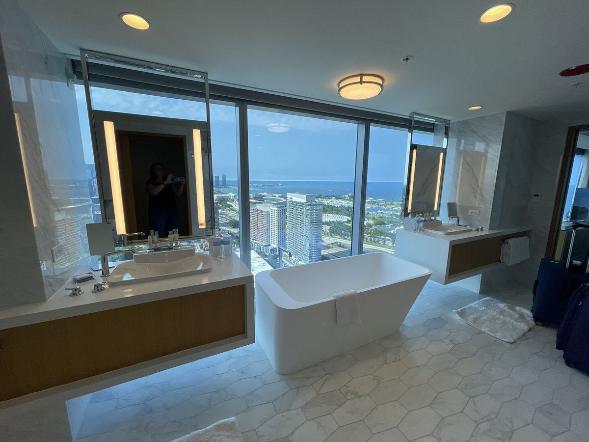Cathy_DeV's tweet photo. At the @Marquis_Chicago and wow this hotel is amazing. Not everyday you get to stay in a fancy suite! Big shout out to the manager Jake and Andrew and Scott from maintenance. Solved my tech woes! #Marriott #travel #greatservice #roomwithaview https://t.co/bqnv5XJfBZ