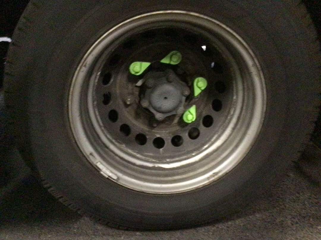 Vandals let down the tyres of an emergency ambulance as it tended to a patient in #Risca on Sunday.

This malicious act now means the vehicle is off the road and unable to respond to 999 calls.

Can you help <a href="/gwentpolice/">Gwent Police</a> find who is responsible?

More 👉 bit.ly/3tyS0dR